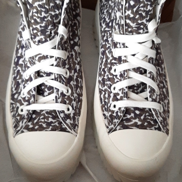 Converse CTAS Lugged 2.0 High-Tops *NWT* Unisex - Picture 14 of 16